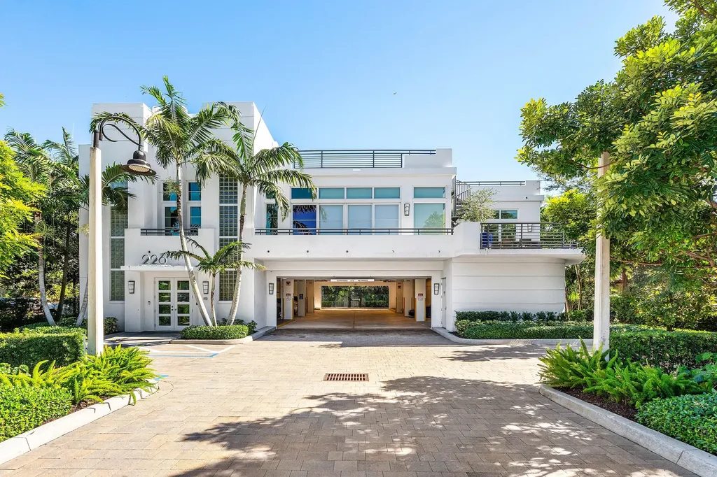 226 Palm Court Delray Beach FL 33444