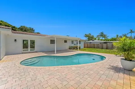 2070 Ne 27th Street Lighthouse Point FL 33064