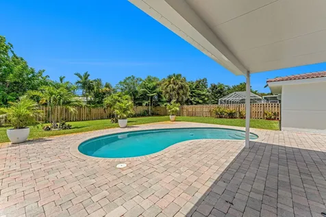 2070 Ne 27th Street Lighthouse Point FL 33064