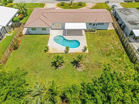 2070 Ne 27th Street Lighthouse Point FL 33064