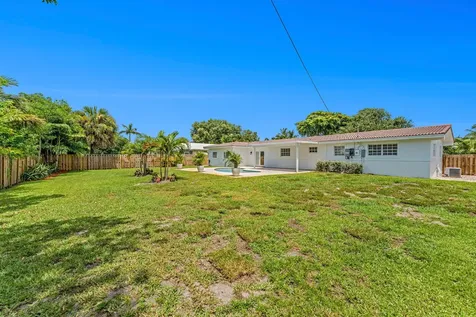 2070 Ne 27th Street Lighthouse Point FL 33064