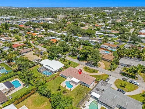 2070 Ne 27th Street Lighthouse Point FL 33064