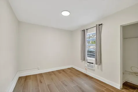 638 53rd Street West Palm Beach FL 33407