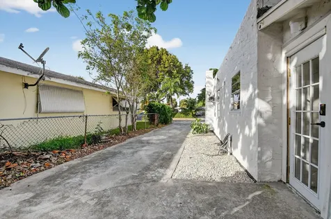 638 53rd Street West Palm Beach FL 33407