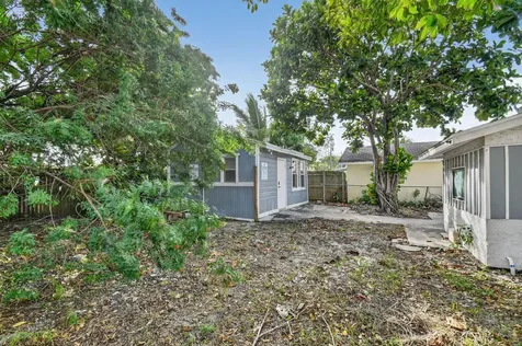 638 53rd Street West Palm Beach FL 33407