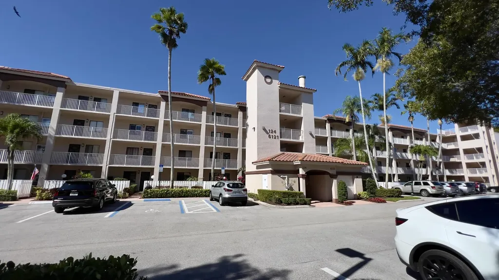 6121 Pointe Regal Circle Delray Beach FL 33484