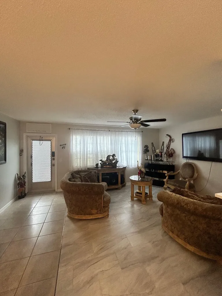 347 Norwich O West Palm Beach FL 33417