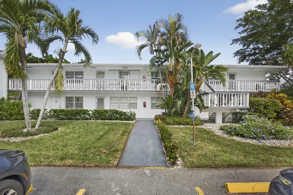 64 Canterbury C West Palm Beach FL 33417