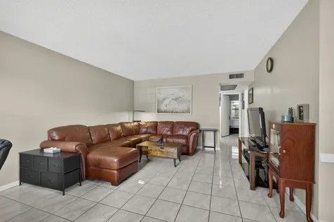 64 Canterbury C West Palm Beach FL 33417