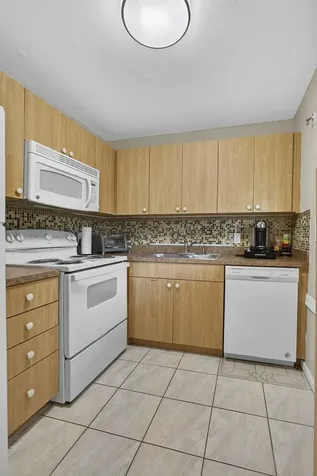 64 Canterbury C West Palm Beach FL 33417