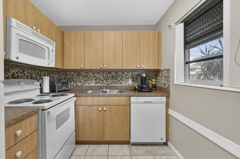 64 Canterbury C West Palm Beach FL 33417