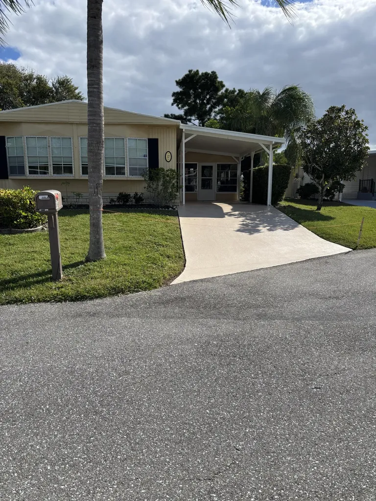 17 Nuevo Leon Road Road Port Saint Lucie FL 34952