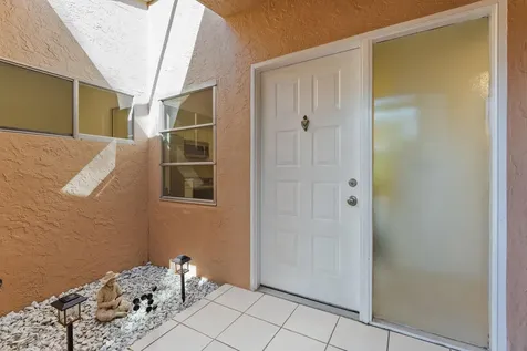 8273 Springtree Road Boca Raton FL 33496