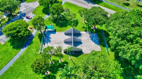 8273 Springtree Road Boca Raton FL 33496