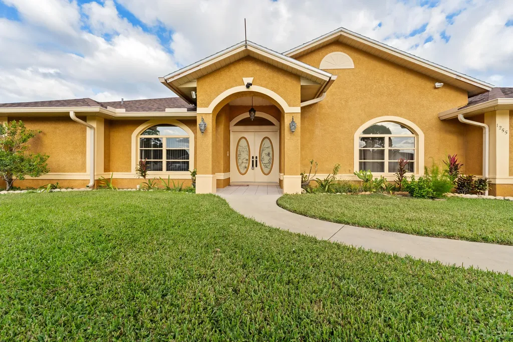 1255 SE Naples Lane Port Saint Lucie FL 34983
