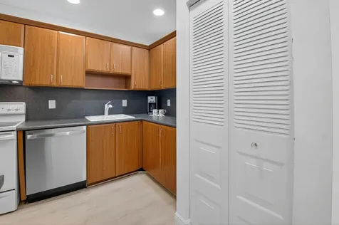 10 Southport Lane Boynton Beach FL 33436