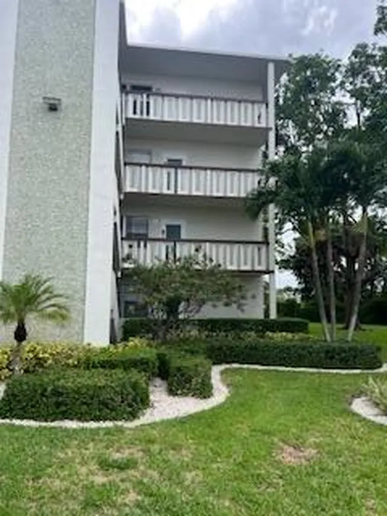 240 Southampton B West Palm Beach FL 33417