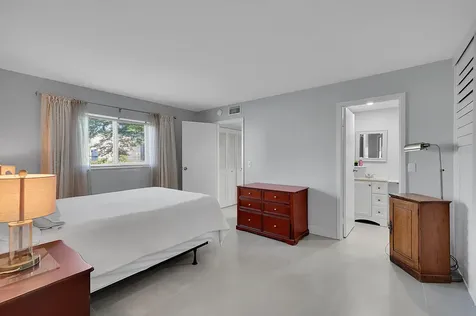 646 Flanders Delray Beach FL 33484