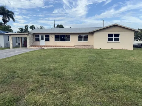 217 Nw Avenue E Belle Glade FL 33430