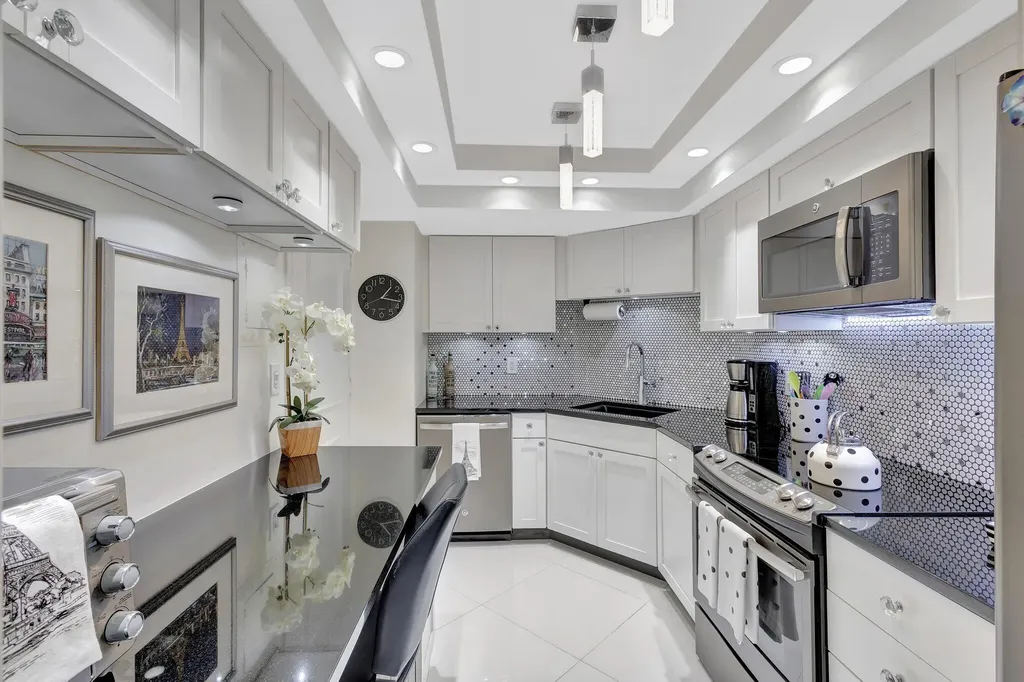 2000 Presidential Way West Palm Beach FL 33401