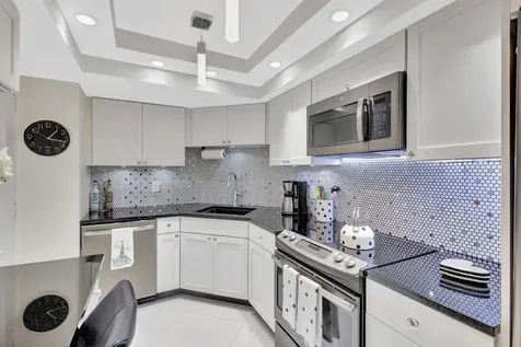 2000 Presidential Way West Palm Beach FL 33401