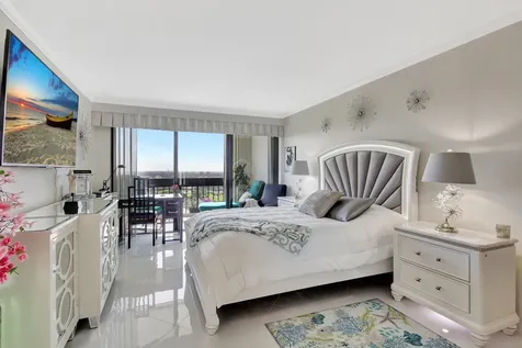 2000 Presidential Way West Palm Beach FL 33401