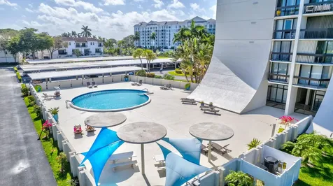 2000 Presidential Way West Palm Beach FL 33401