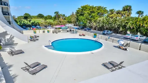 2000 Presidential Way West Palm Beach FL 33401