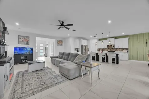 10325 Sw Phineas Lane Port Saint Lucie FL 34987