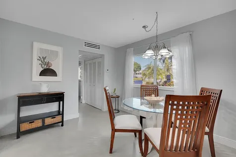 646 Flanders Delray Beach FL 33484