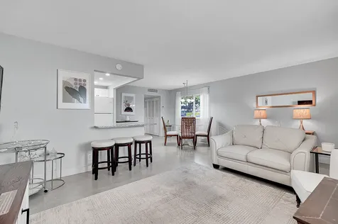 646 Flanders Delray Beach FL 33484