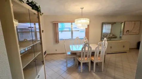 558 Saxony L Delray Beach FL 33446