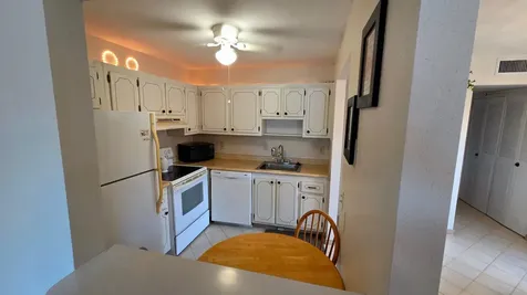 558 Saxony L Delray Beach FL 33446
