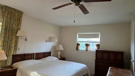 558 Saxony L Delray Beach FL 33446