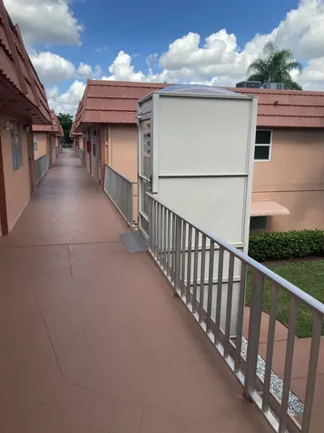 558 Saxony L Delray Beach FL 33446