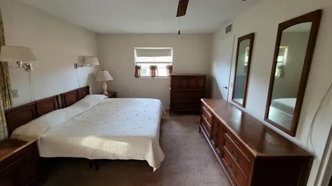 558 Saxony L Delray Beach FL 33446
