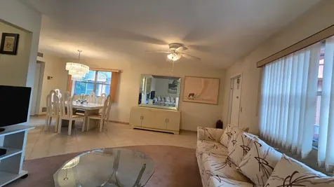558 Saxony L Delray Beach FL 33446