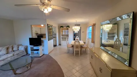 558 Saxony L Delray Beach FL 33446