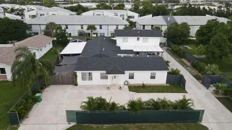 1613 Sherwood Avenue Mangonia Park FL 33407