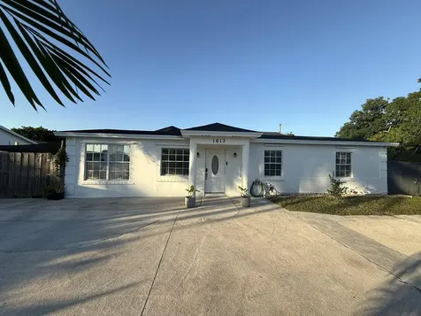 1613 Sherwood Avenue Mangonia Park FL 33407