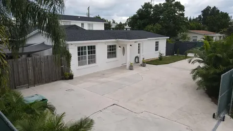 1613 Sherwood Avenue Mangonia Park FL 33407