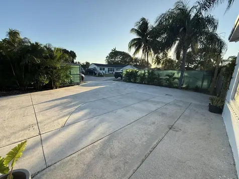 1613 Sherwood Avenue Mangonia Park FL 33407