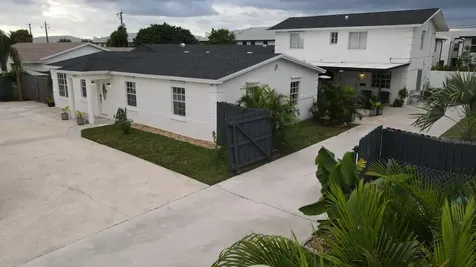 1613 Sherwood Avenue Mangonia Park FL 33407