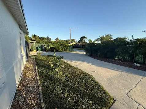 1613 Sherwood Avenue Mangonia Park FL 33407