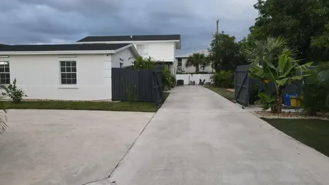 1613 Sherwood Avenue Mangonia Park FL 33407