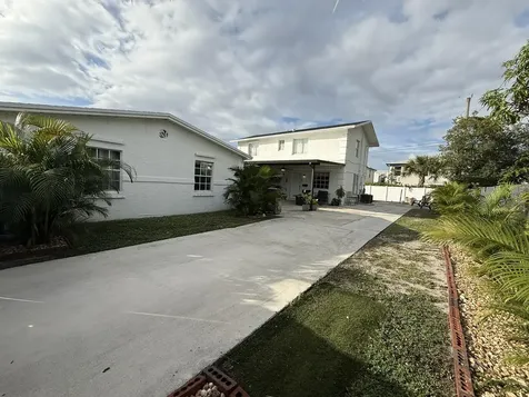 1613 Sherwood Avenue Mangonia Park FL 33407