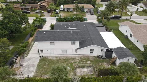 1613 Sherwood Avenue Mangonia Park FL 33407