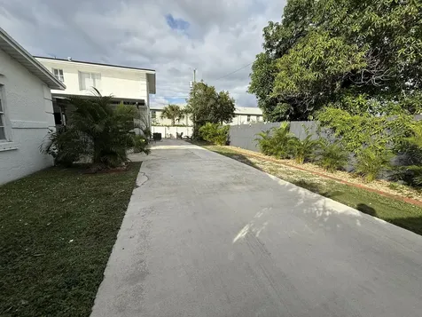 1613 Sherwood Avenue Mangonia Park FL 33407