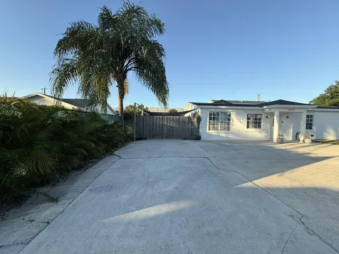 1613 Sherwood Avenue Mangonia Park FL 33407