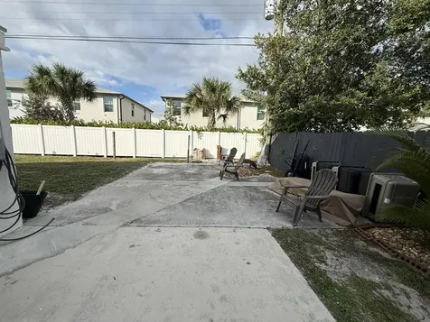 1613 Sherwood Avenue Mangonia Park FL 33407